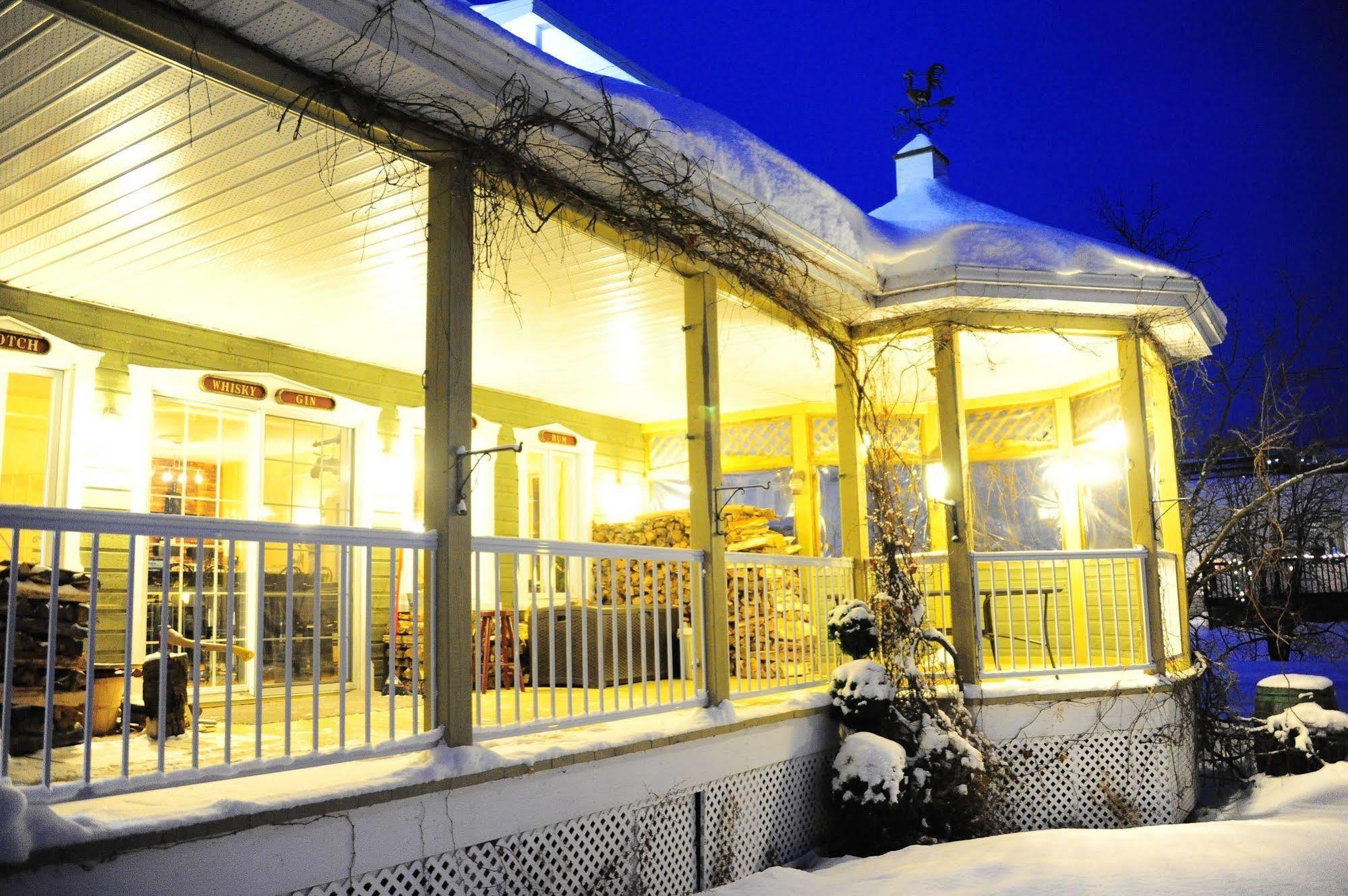 L'Authentique Auberge De Charlevoix Les Eboulements Exterior photo